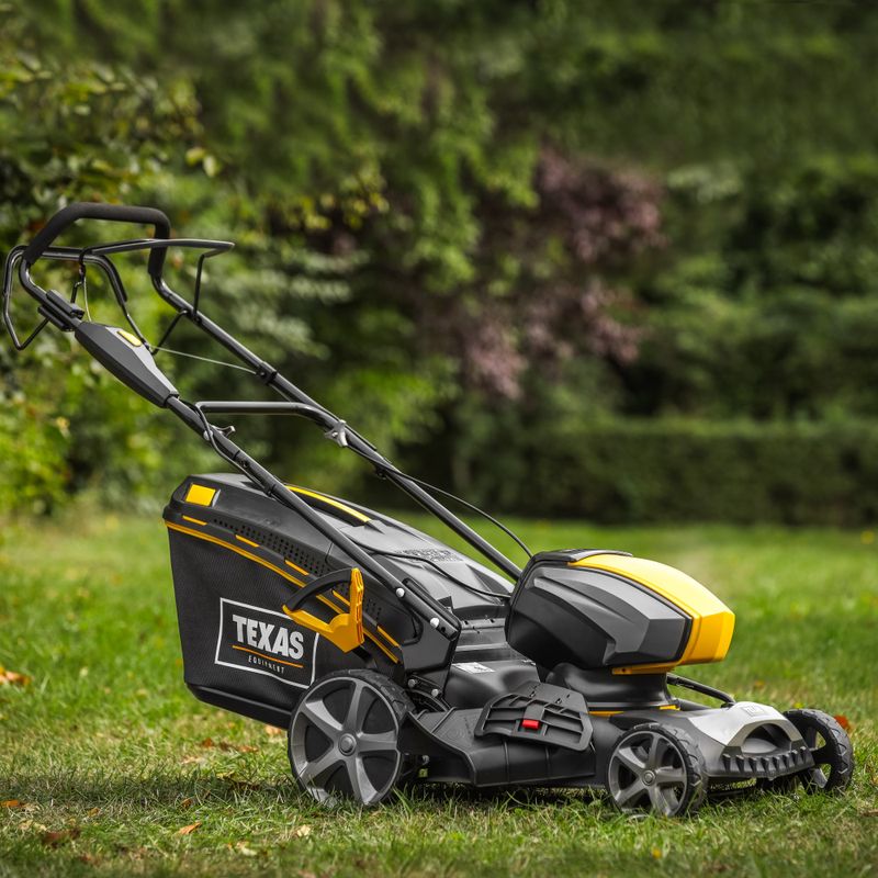 Batteridrevet gressklipper - 46 cm klippbredde - Selvgående inkl. 2 bat og lader – Texas 4640TR-Li