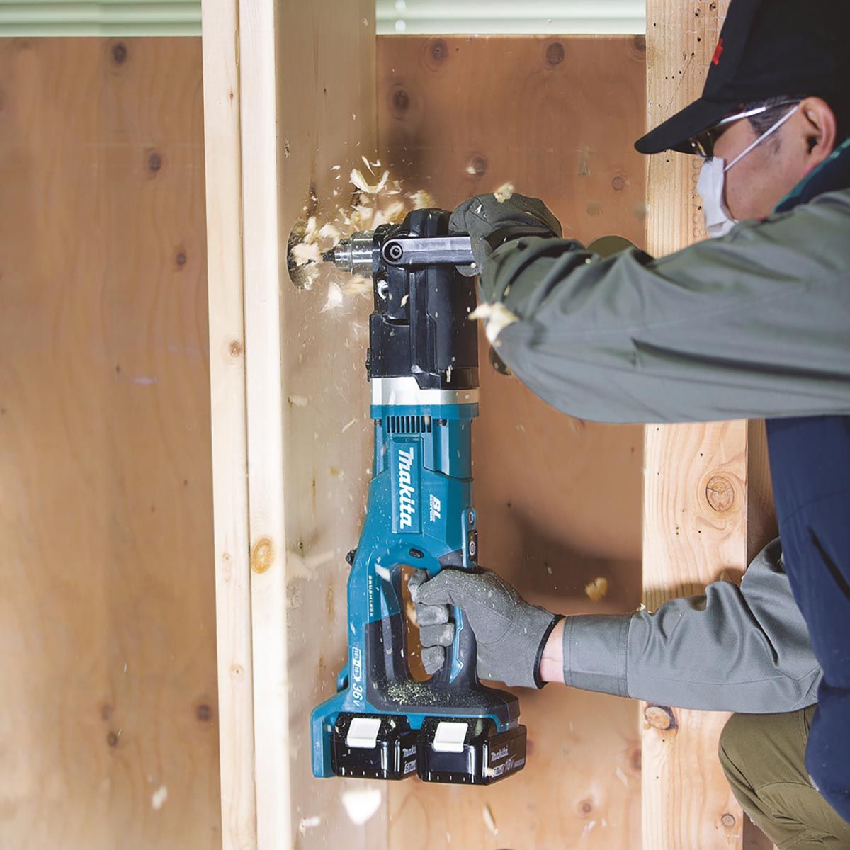 Makita Vinkelbormaskin 2x18V LXT ® DDA460ZK