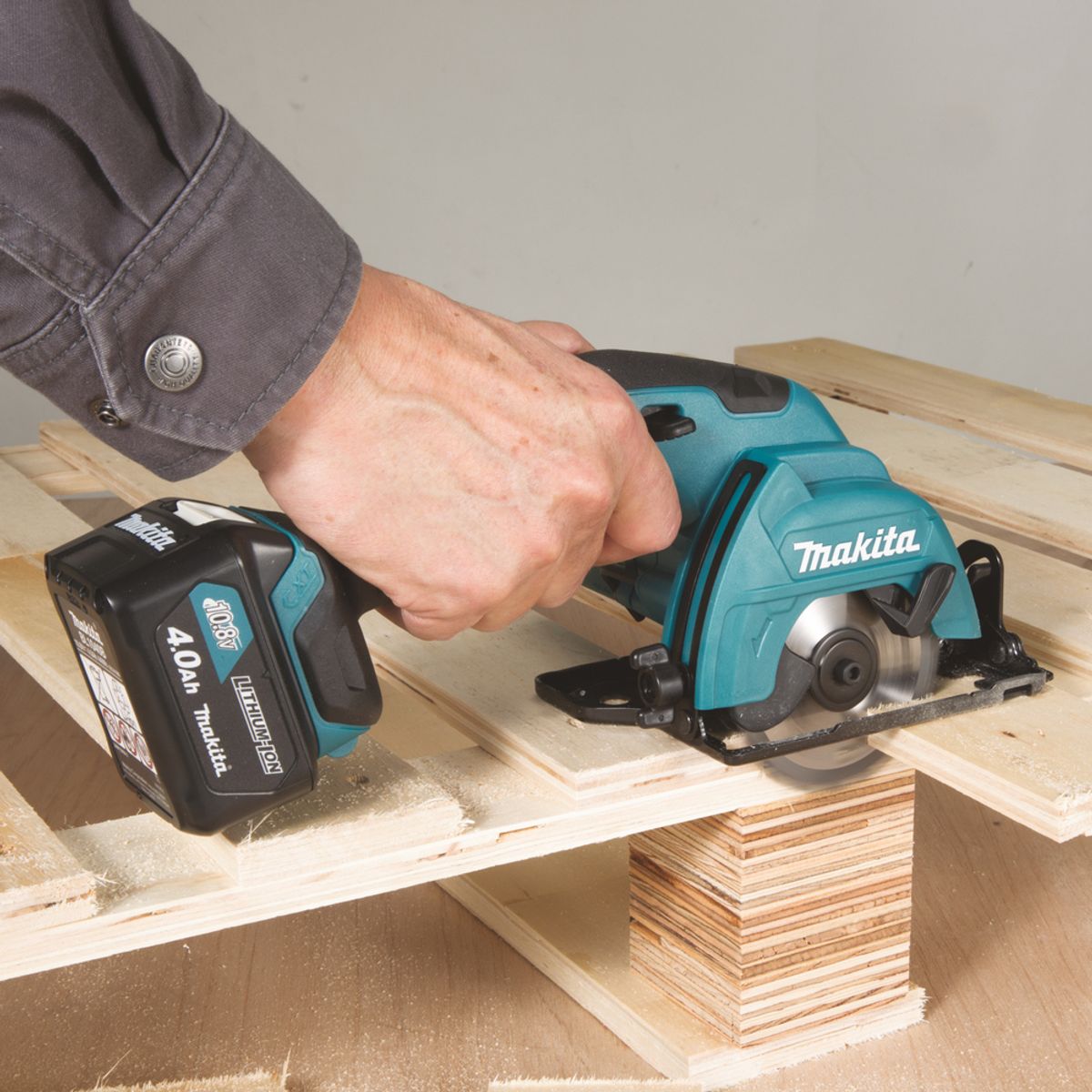 Makita Sirkelsag 12V CXT ® 85mm HS301DZ