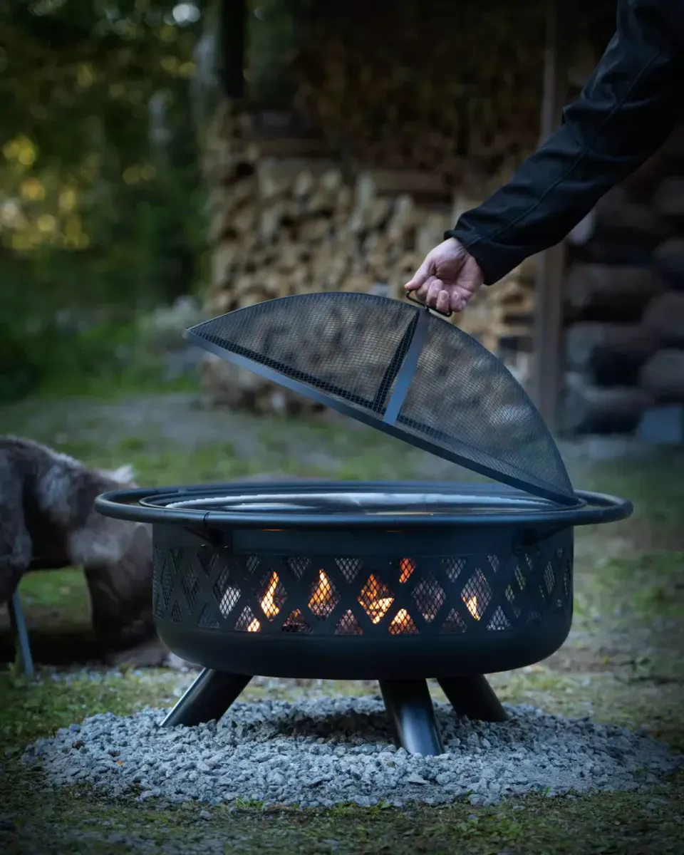 Bålpanne - Livingstone Outdoor Firepit 74cm inkludert Grillrist