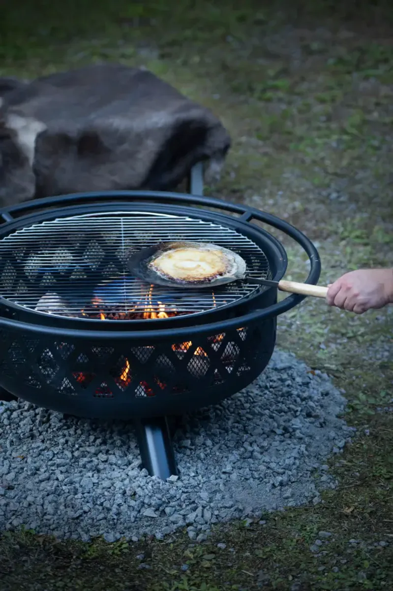 Bålpanne - Livingstone Outdoor Firepit 74cm inkludert Grillrist