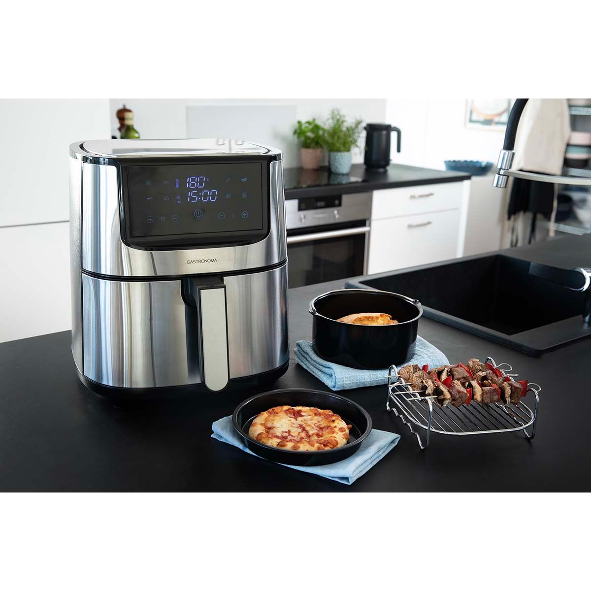 Støvsuger Med Pose 3 Liter - 700W - Hepa 13 Filter, 9 meter rekkevidde - Nedis