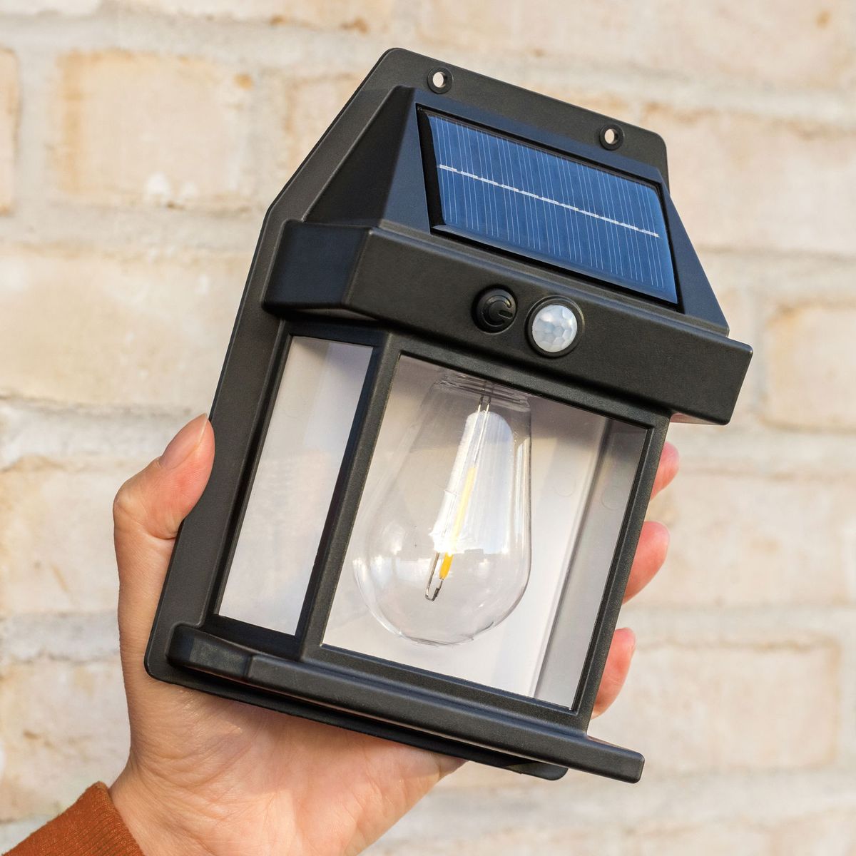 Utelampe for Vegg med Solcelledrift - Flott lampe med godt lys - BAZE - PARTIVARE