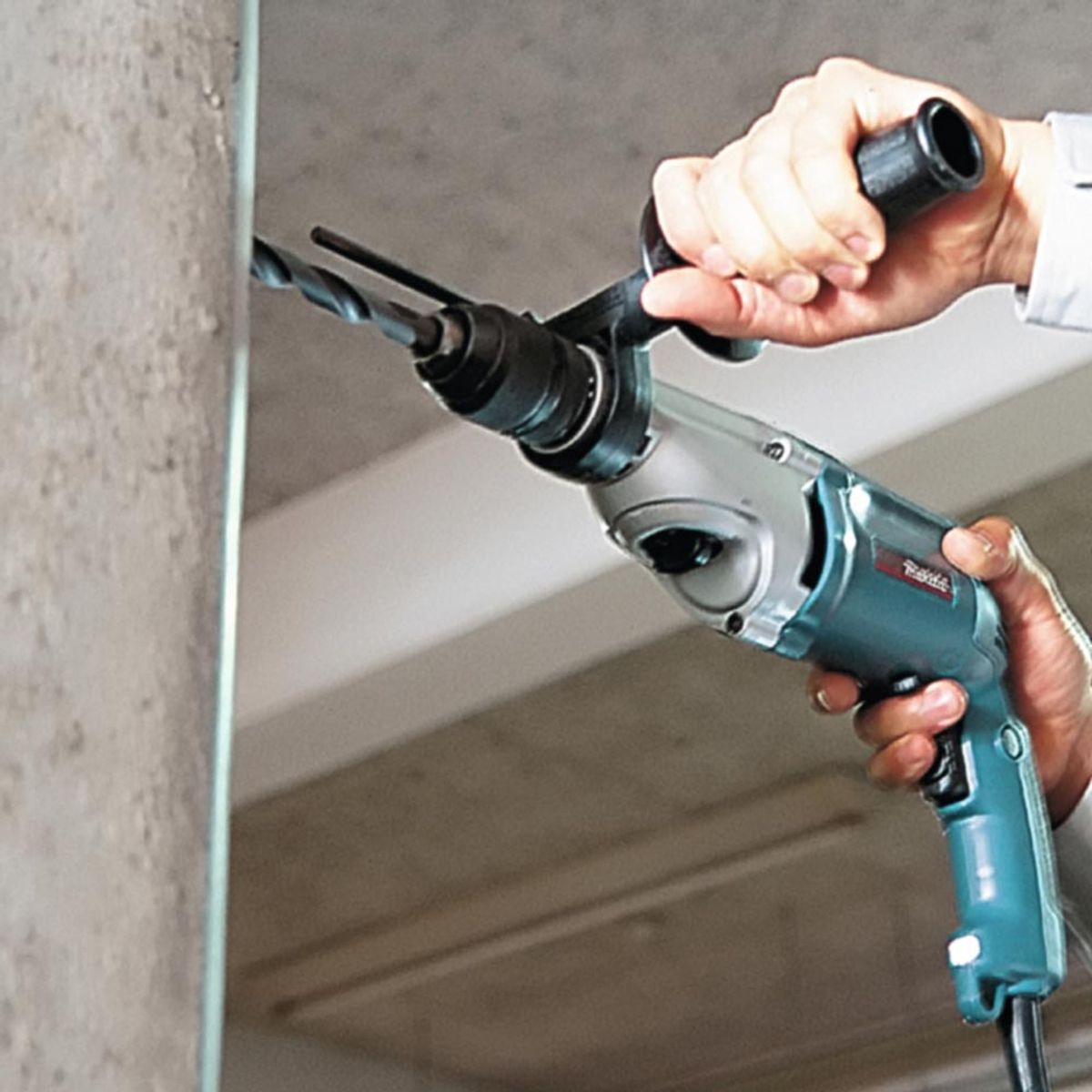 Makita Slagbormaskin 720W HP2051FJ