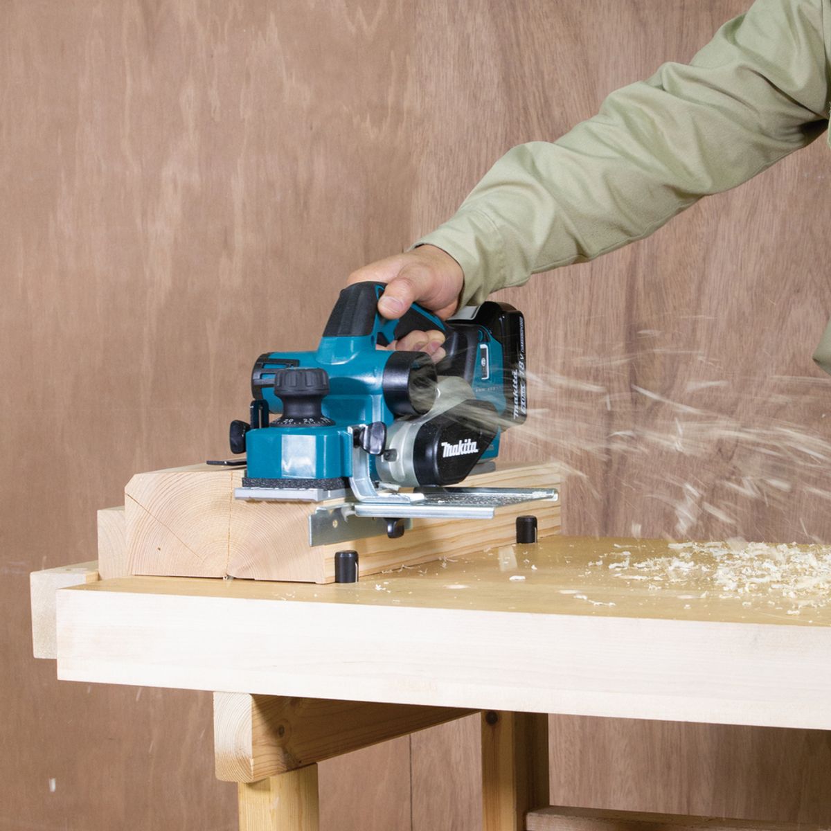 Makita Høvel 18V LXT ® 82mm AWS DKP181ZU