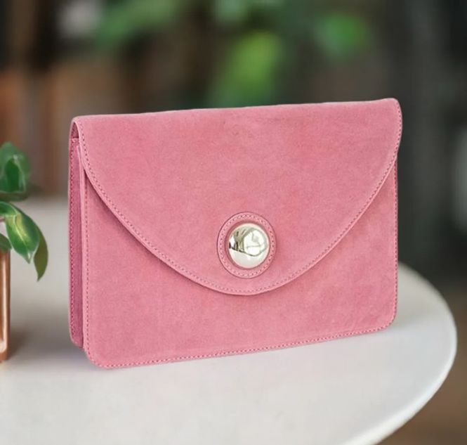 Hovedbilde Søt liten clutch i imitert semsket skinn fra ...