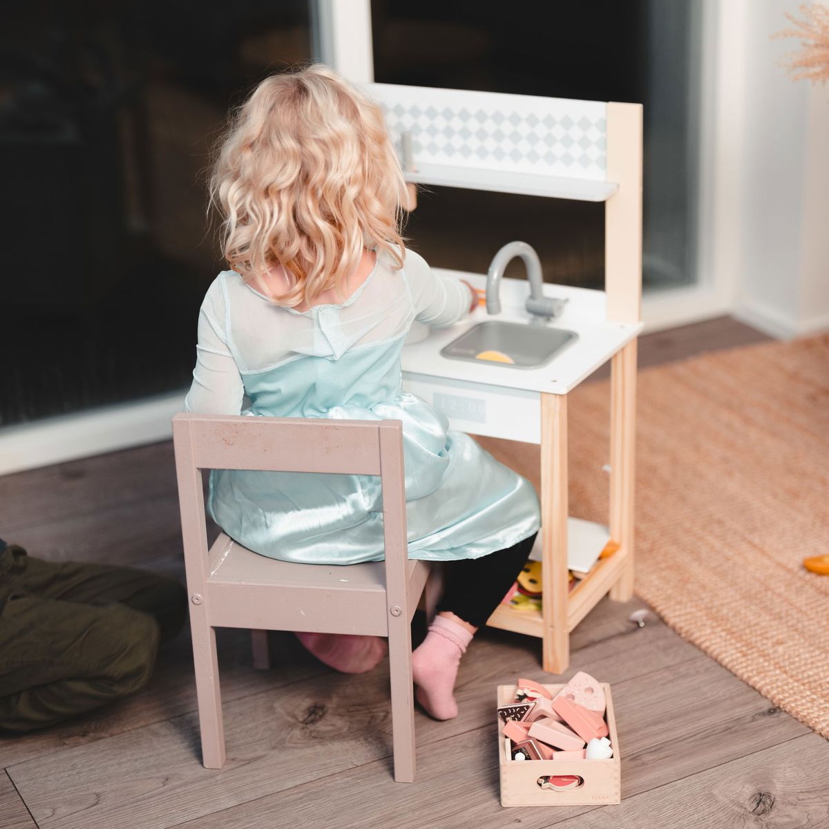 Lekekjøkken For Barn - Stort Lekekjøkken i Tre med masse tilbehør