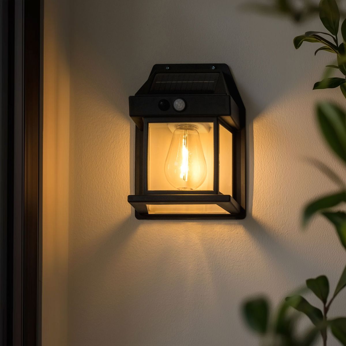 Utelampe for Vegg med Solcelledrift - Flott lampe med godt lys - BAZE - PARTIVARE