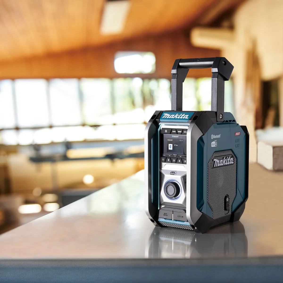 Makita Radio Dab+ 12V Max CXT ® / 18V LXT ® / 40V Max XGT ® / AC Bluetooth MR007GZ